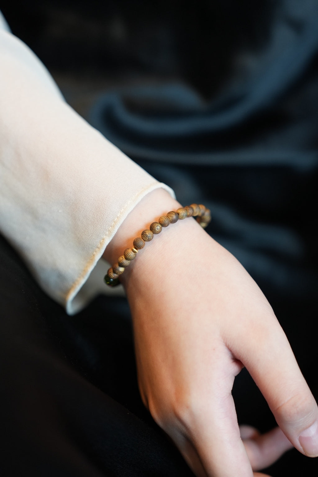 Kynam Agarwood Bracelet, Old-Mine Jade & Coral, 4mm