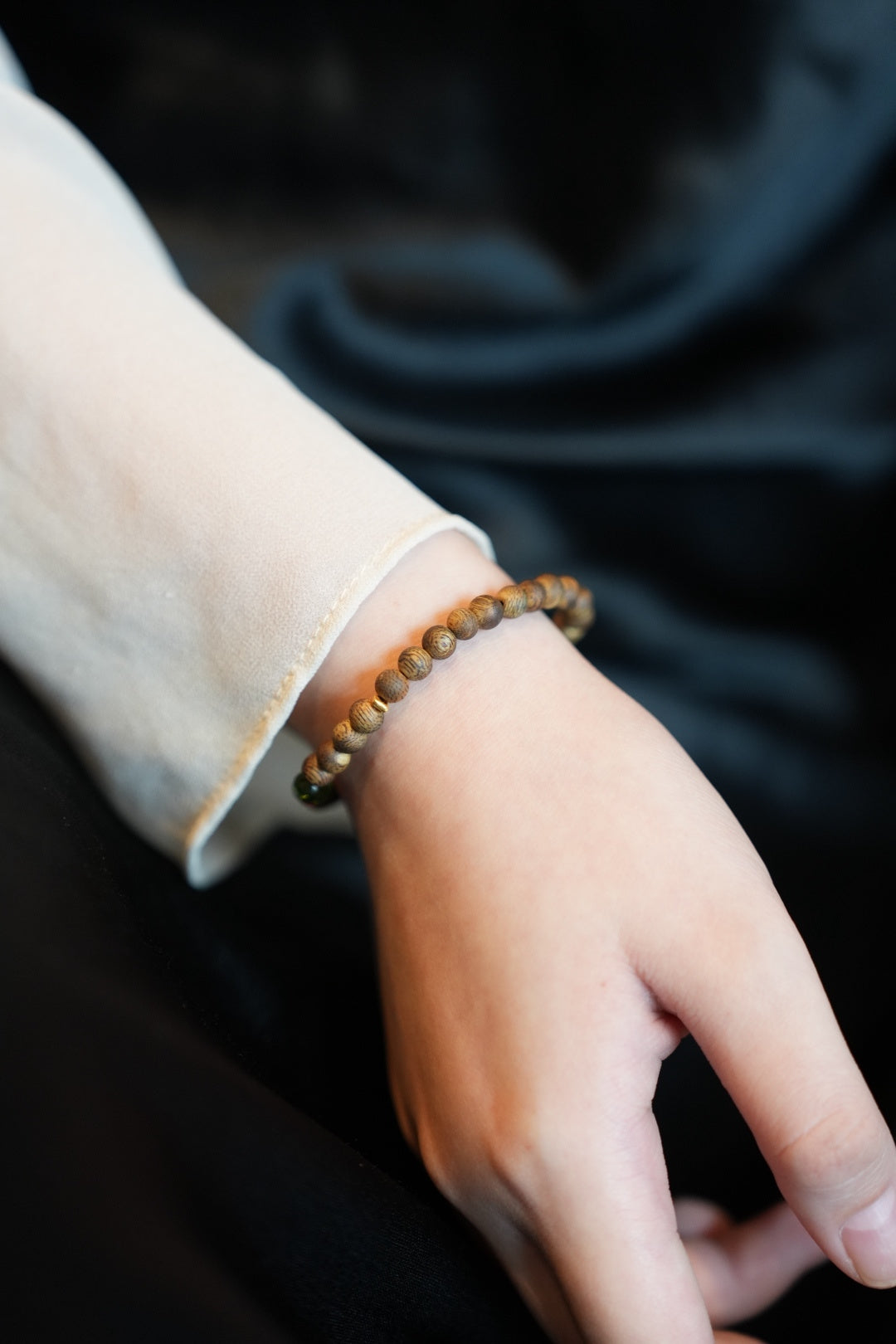 Kynam Agarwood Bracelet, Old-Mine Jade & Coral, 4mm