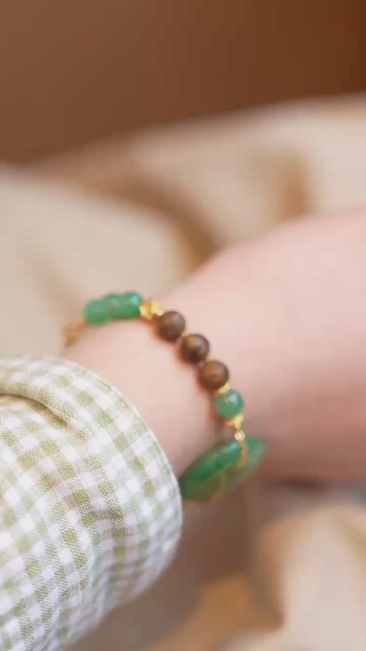 Kynam Agarwood Necklace, Green Aventurine & Peace-Clasp Pendant